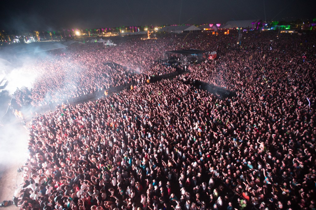 Main Stage Crowd Coachella 2014 Sunday 1 on Dave Bullock