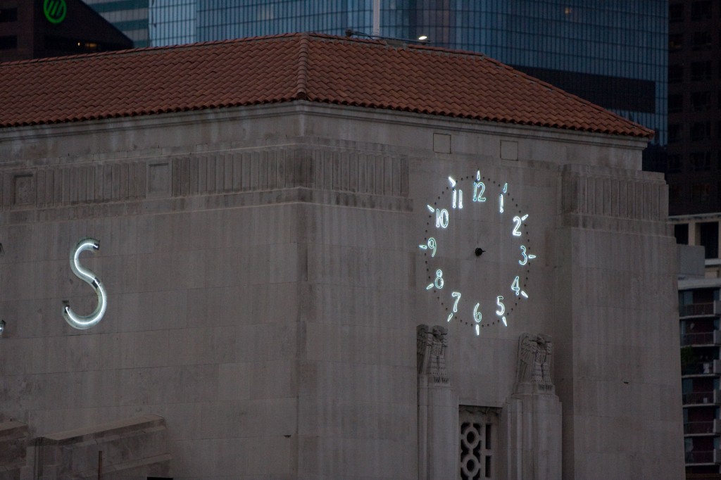 The LA Times Clock Has No Hands... Telli